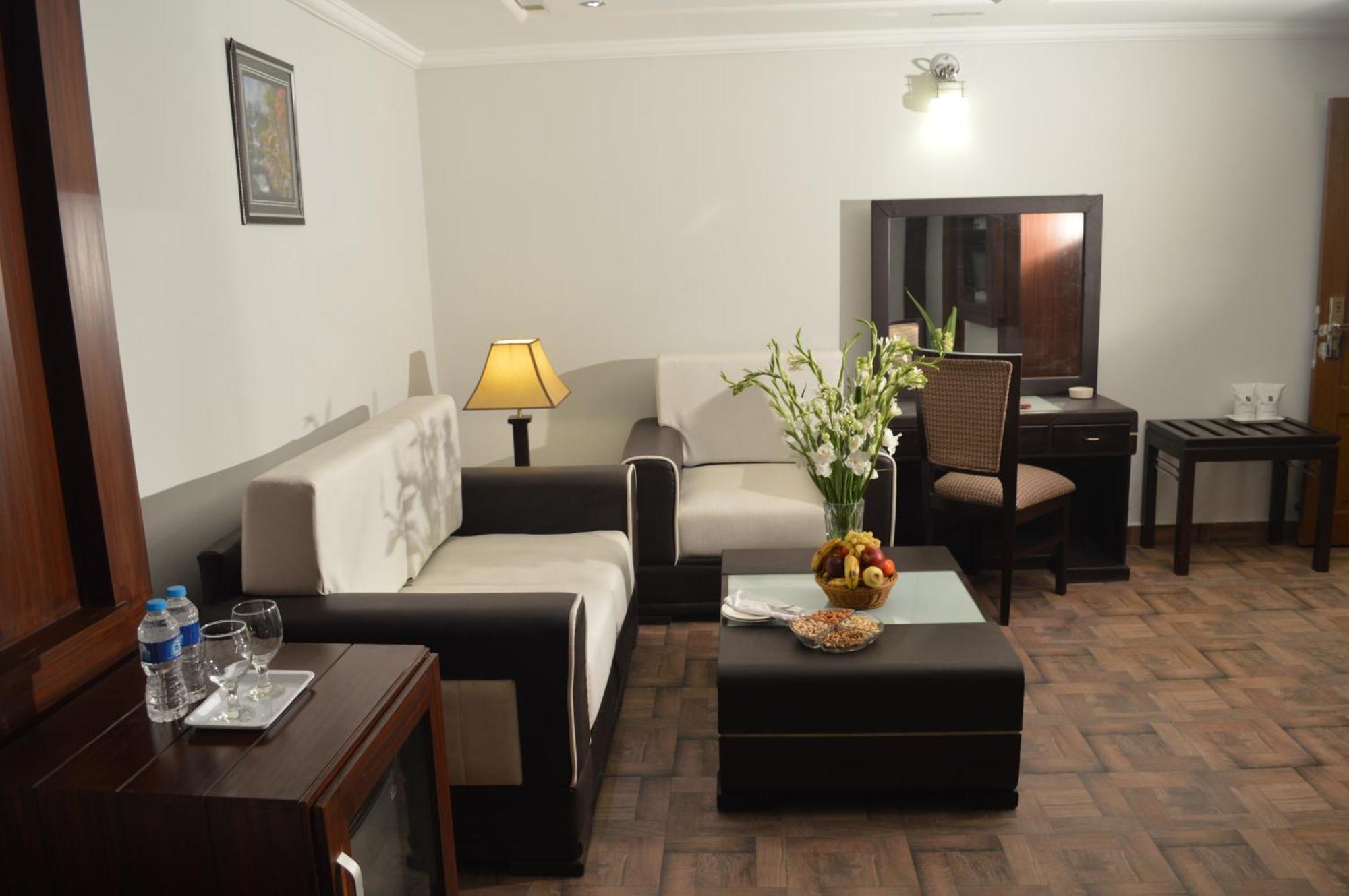 Fort Continental Hotel Peshawar Ngoại thất bức ảnh