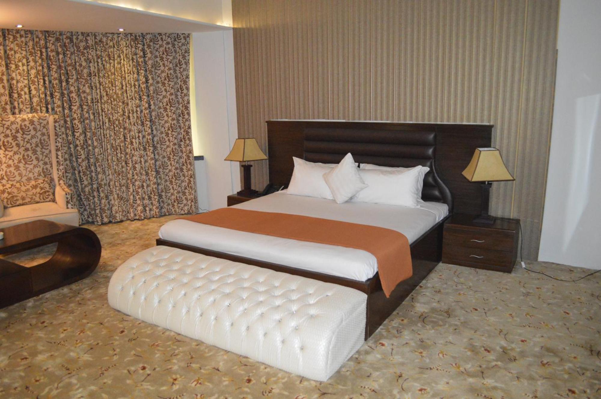 Fort Continental Hotel Peshawar Ngoại thất bức ảnh