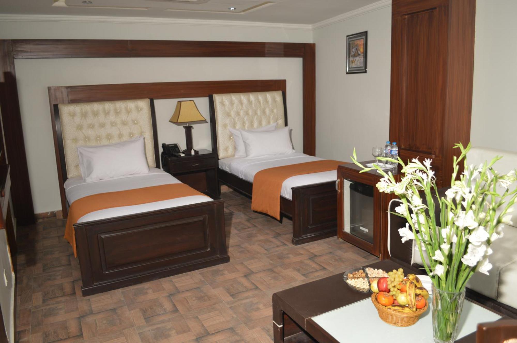 Fort Continental Hotel Peshawar Ngoại thất bức ảnh
