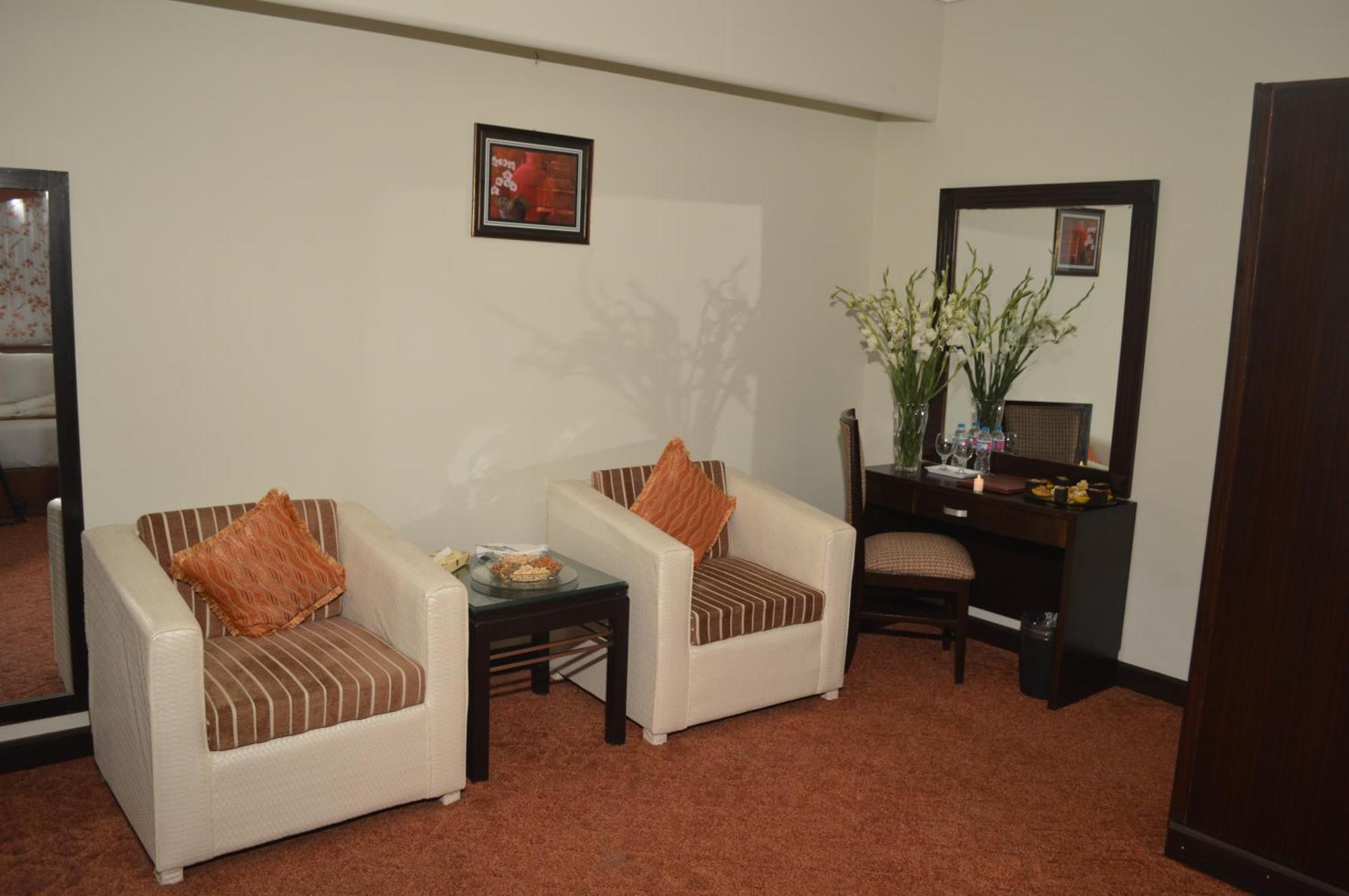 Fort Continental Hotel Peshawar Ngoại thất bức ảnh