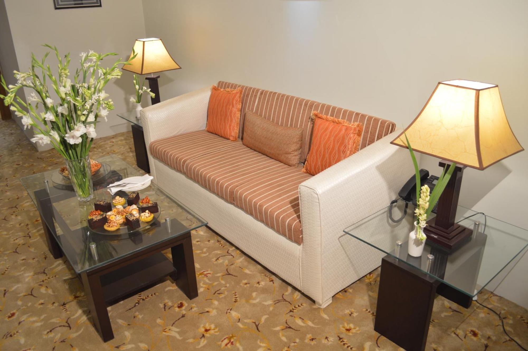 Fort Continental Hotel Peshawar Ngoại thất bức ảnh