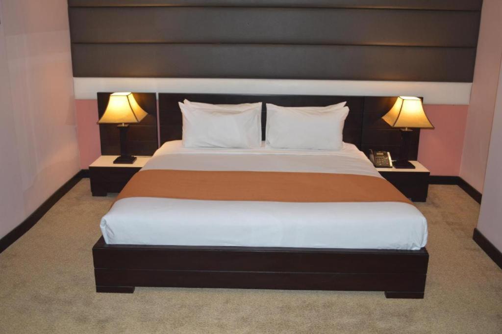 Fort Continental Hotel Peshawar Ngoại thất bức ảnh
