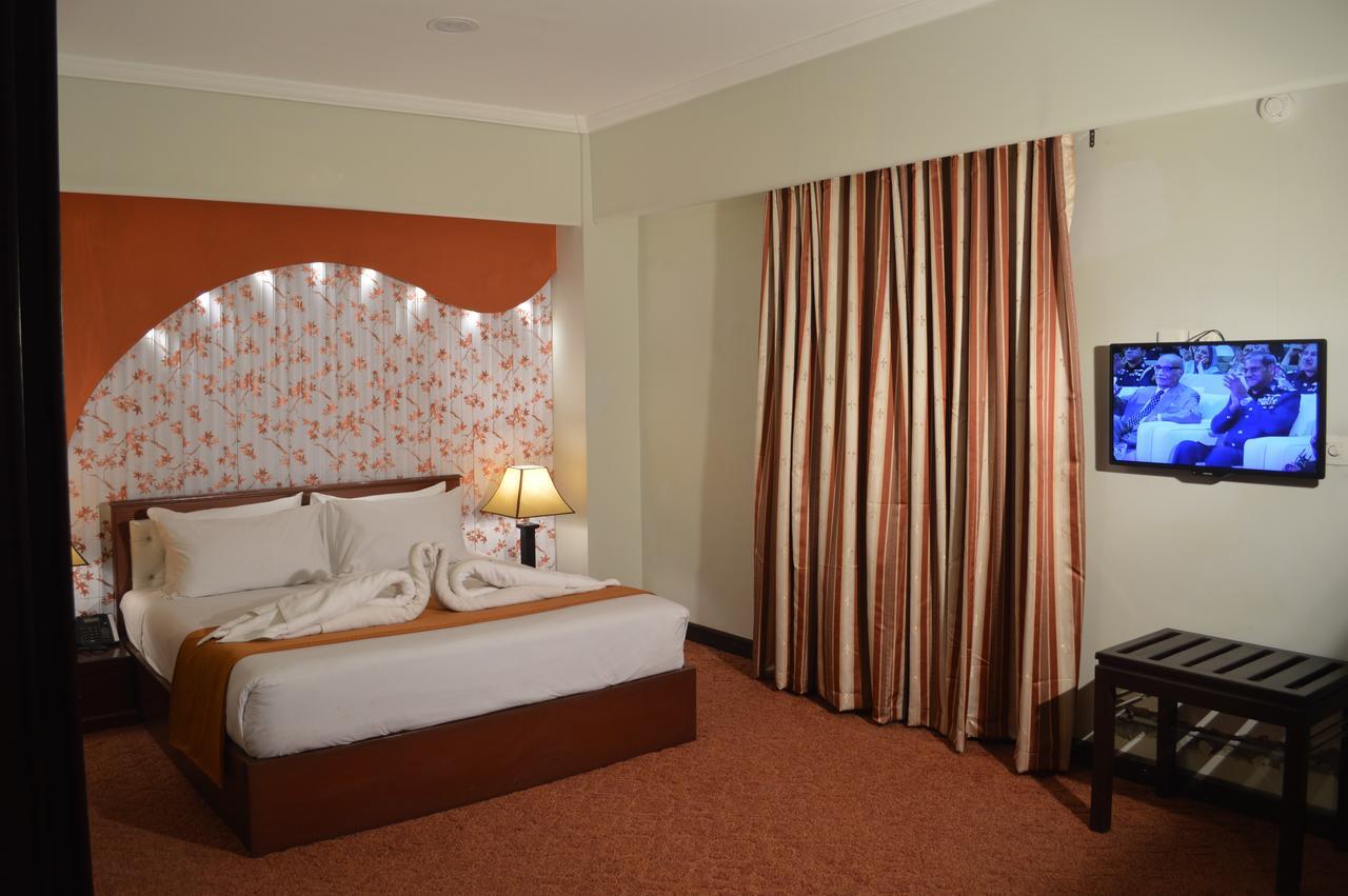 Fort Continental Hotel Peshawar Ngoại thất bức ảnh