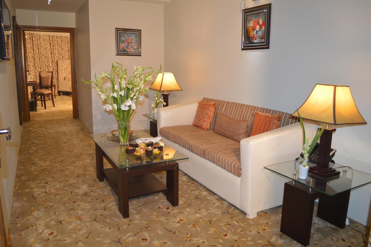 Fort Continental Hotel Peshawar Ngoại thất bức ảnh