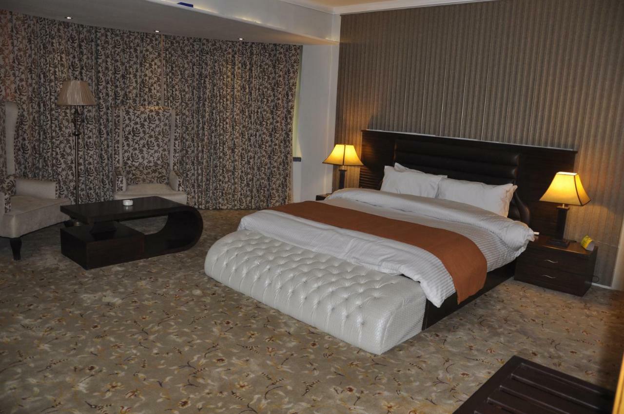 Fort Continental Hotel Peshawar Ngoại thất bức ảnh