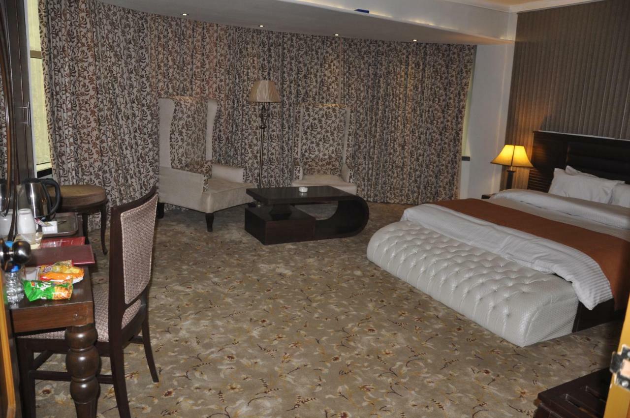 Fort Continental Hotel Peshawar Ngoại thất bức ảnh