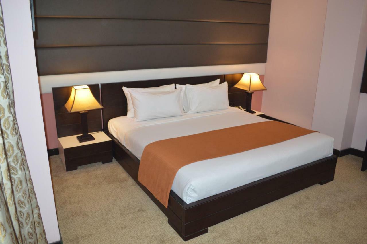 Fort Continental Hotel Peshawar Ngoại thất bức ảnh